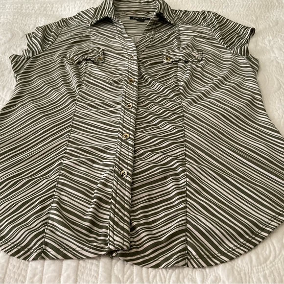 ROZ&ALI, GREEN AND WHITE STRIPED BLOUSE, SIZE L - Picture 7 of 9